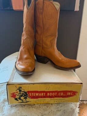 Men’s tan Leather Vintage custom Cowboy Boots with original box size 10.5